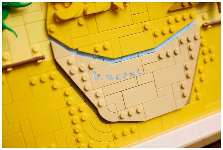 Actual product image LEGO Vincent van Gogh - Sunflowers (31215, LEGO DC, LEGO Rare Sets)