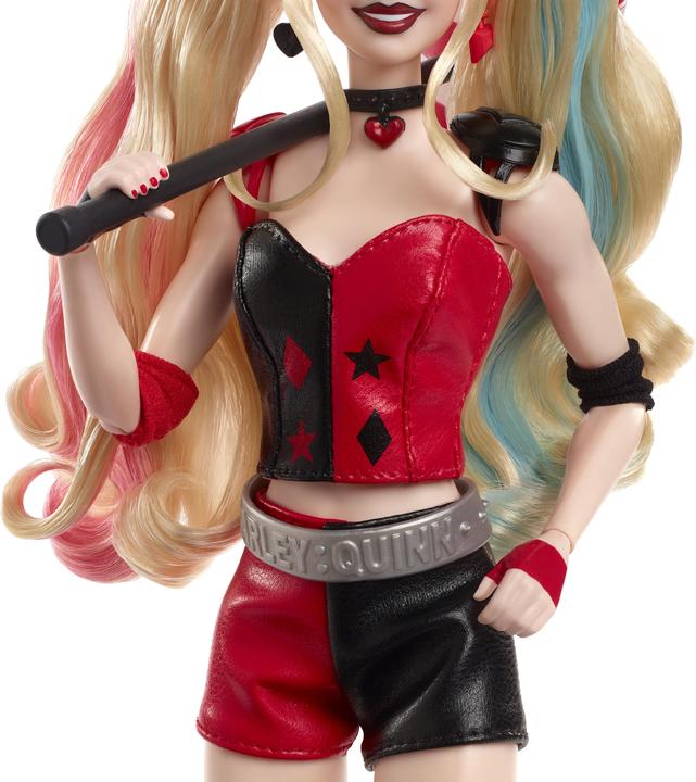 Produktbild Barbie Signature Harley Quinn Sammlerpuppe mit beweglichem Körper, ikonischem Outfit und Schlägel