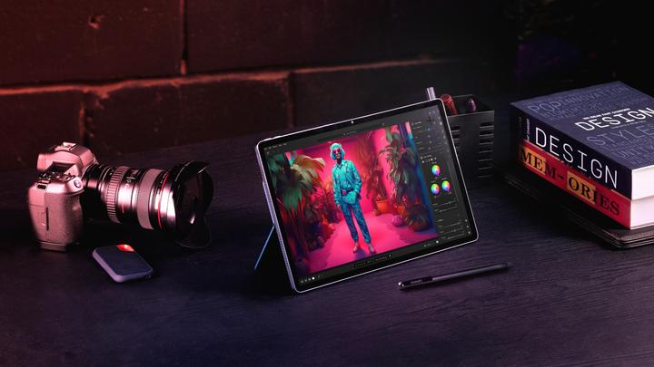 Actual product image Lenovo Plus (WLAN only, 12.70", 256 GB, Tidal Teal)