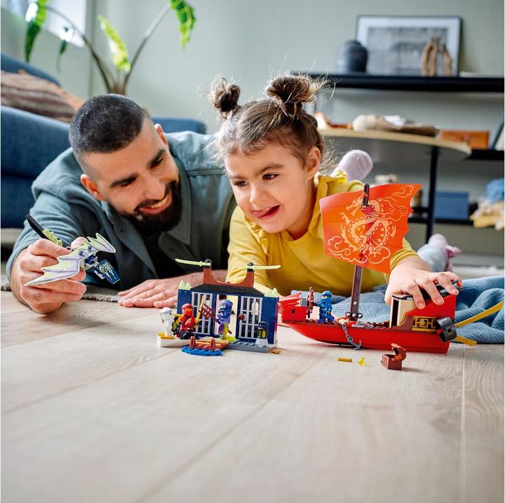 Actual product image LEGO Flight with the Ninja Flying Glider (71749, LEGO Ninjago)