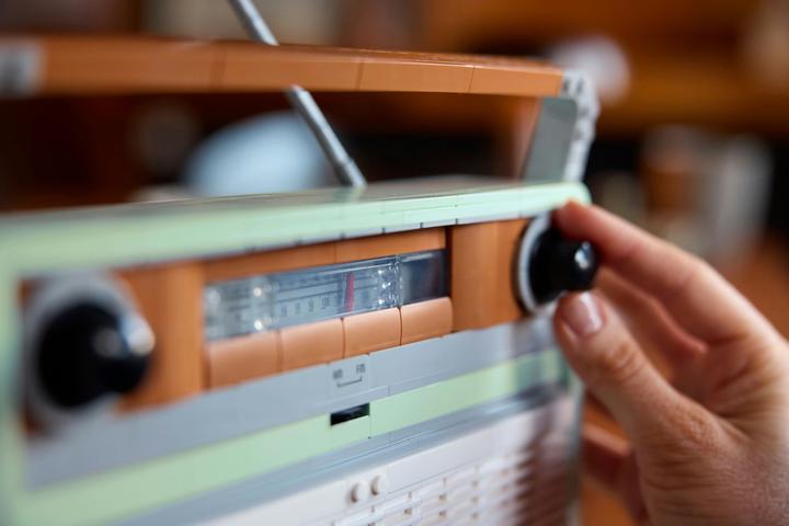Productafbeelding LEGO Retro draagbare radio (10334, LEGO Icons, LEGO Zeldzame Sets)