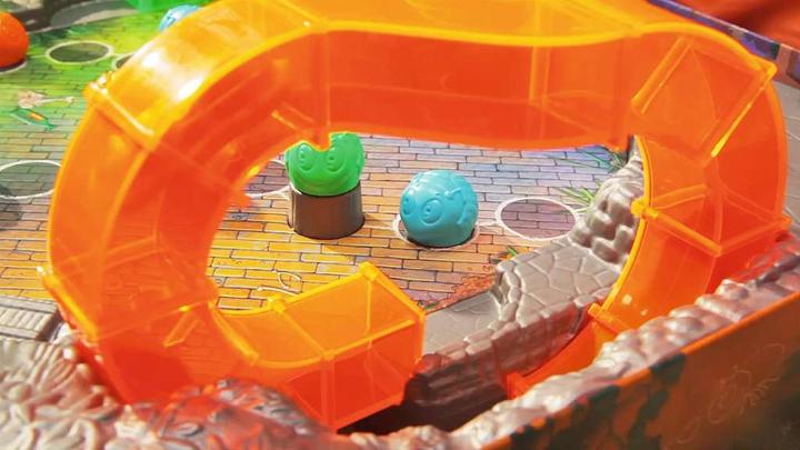 Actual product image Ravensburger cockroach loop (German)
