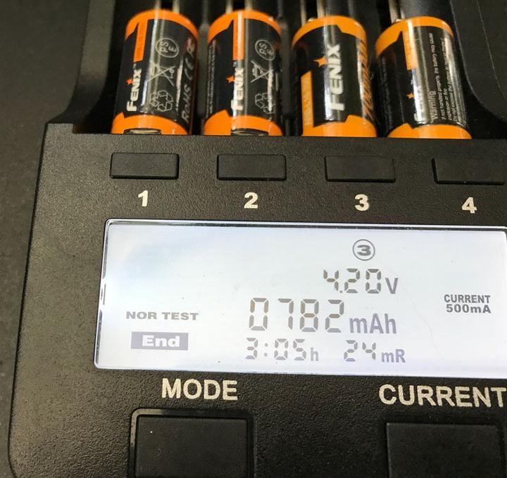 Image du produit Fenix 4 piles CR123 A avec boîtier de piles idéal pour la caméra de surveillance Arlo, lampes de poche LED