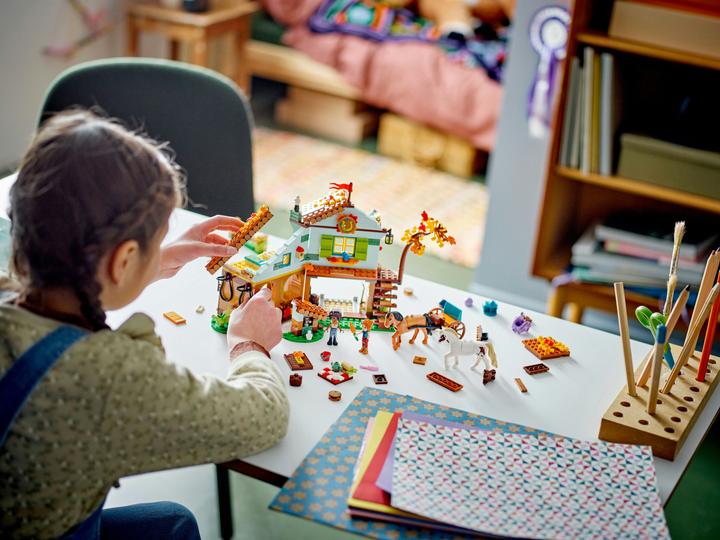 Produktbild LEGO Autumns Reitstall (41745, LEGO Friends)