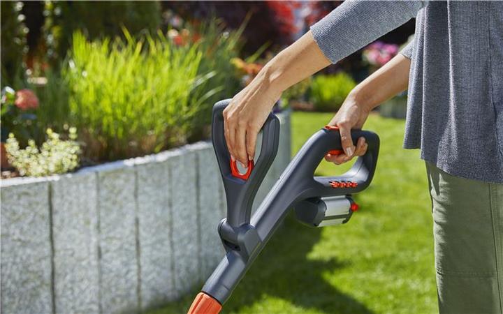 Produktbild Gardena ComfortCut Li-18/23 (Kunststoffmesser)