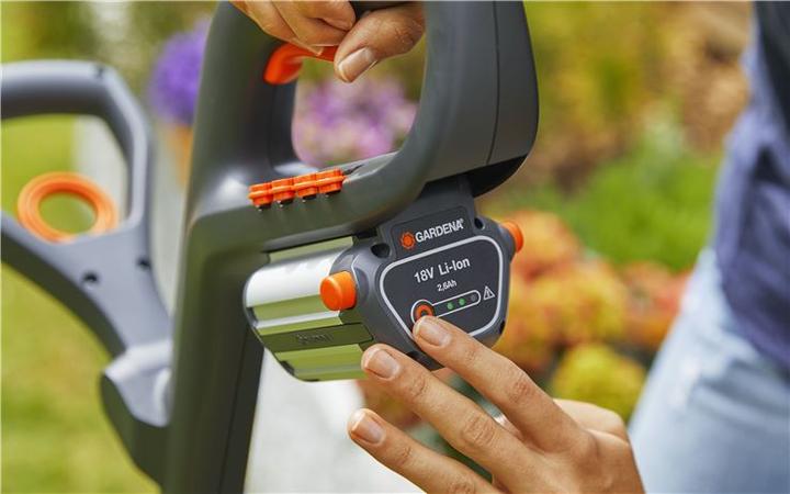 Produktbild Gardena ComfortCut Li-18/23 (Kunststoffmesser)