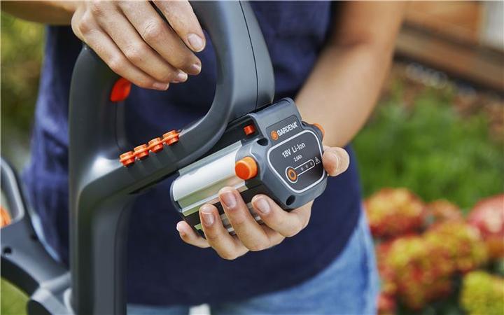 Produktbild Gardena ComfortCut Li-18/23 (Kunststoffmesser)