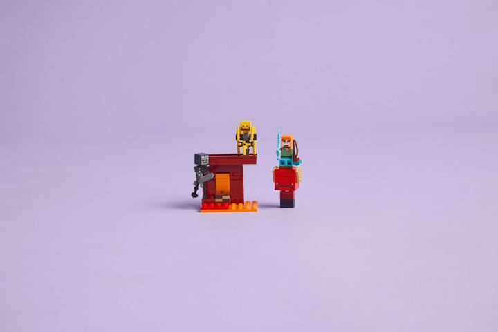 Immagine prodotto LEGO Das Lava-Duell im Nether (21266, LEGO Minecraft)