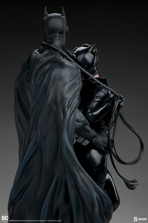 Actual product image Sideshow DC Comics diorama Batman & Catwoman 51 cm
