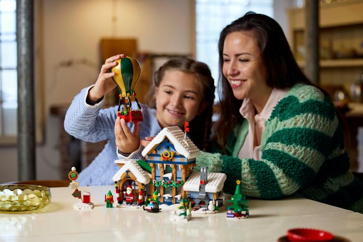 Immagine prodotto LEGO L'ufficio postale di Babbo Natale (10339, LEGO Icons, Set LEGO rari)