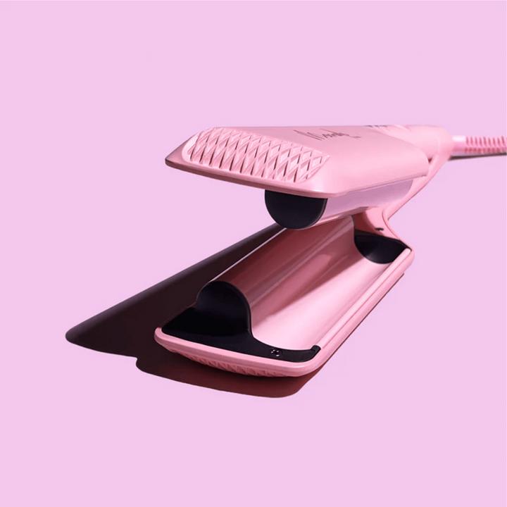 Image du produit Mermade Le nouveau Double Waver de Hair incarne la philosophie "Moins, c'est plus". Avec son design
