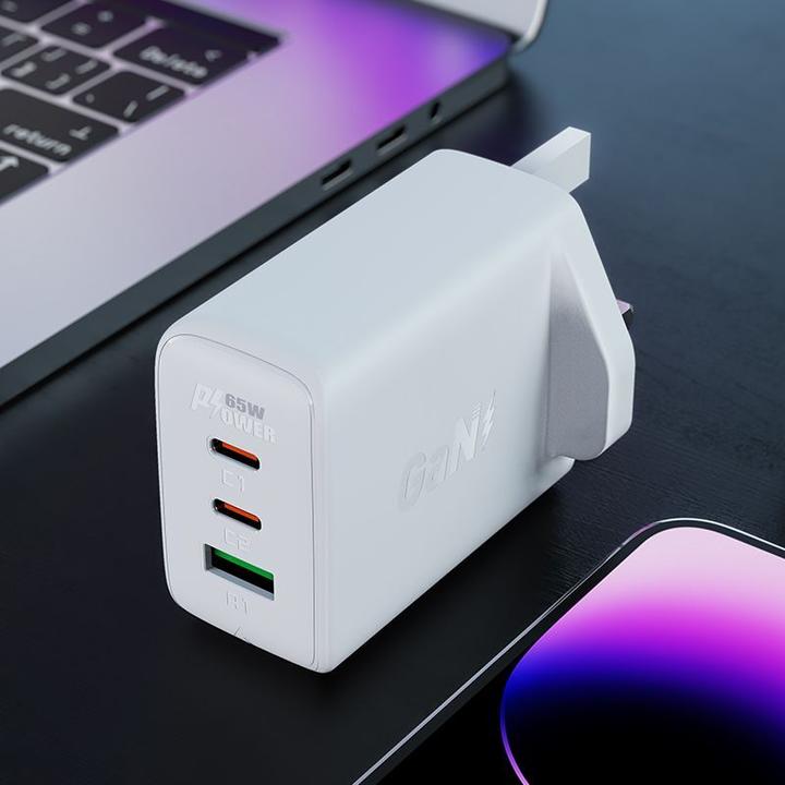 Produktbild Acefast charger GaN 65W 3 ports (1xUSB, 2xUSB C PD) UK plug black (A44) (65 W)