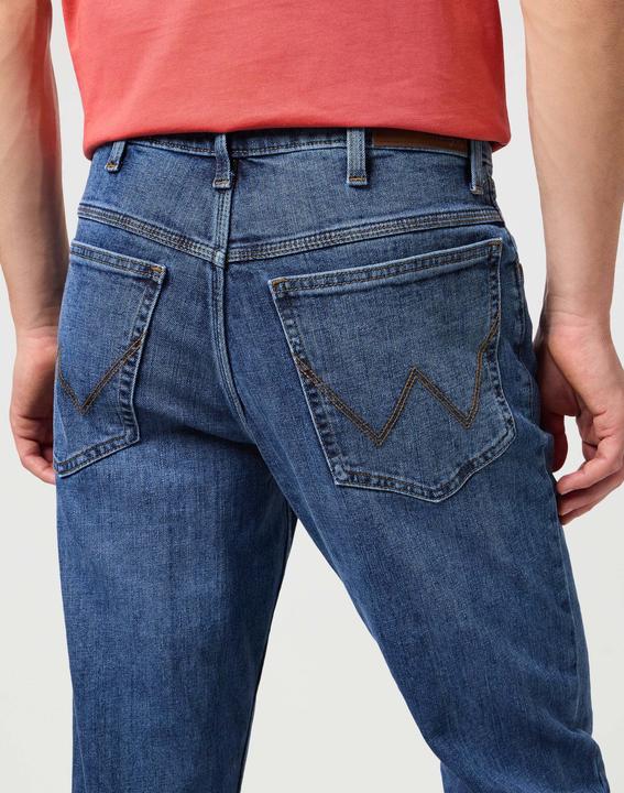 Actual product image Wrangler Jeans Regular Fit Authentic Straight (36)