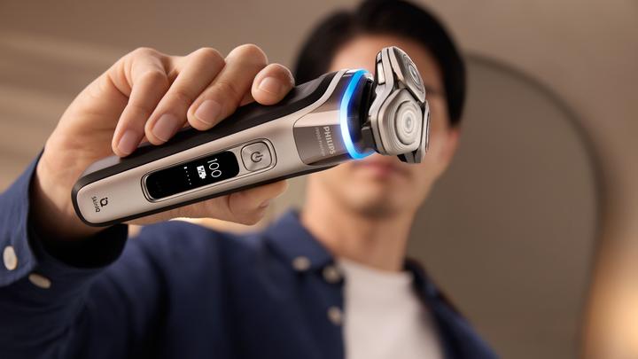 Actual product image Philips i9000 Prestige XP9204/33 Wet & Dry Electric Shaver with SkinIQ