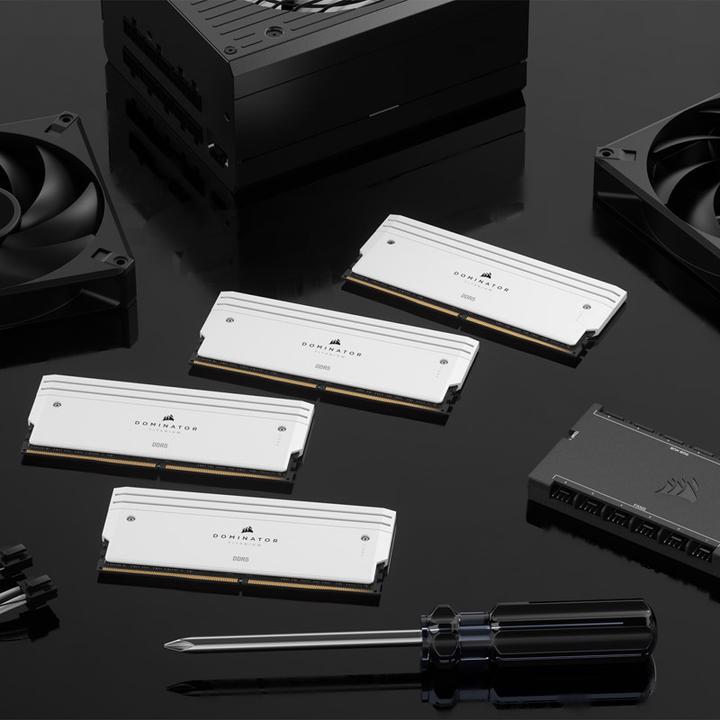 Productafbeelding Corsair Dominator Titanium (2 x 16GB, 6400 MHz, DDR5 RAM, DIMM 288 pin)