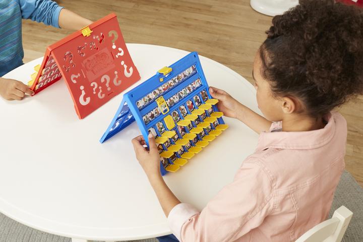 Actual product image Hasbro Gaming Who is it?? (German)