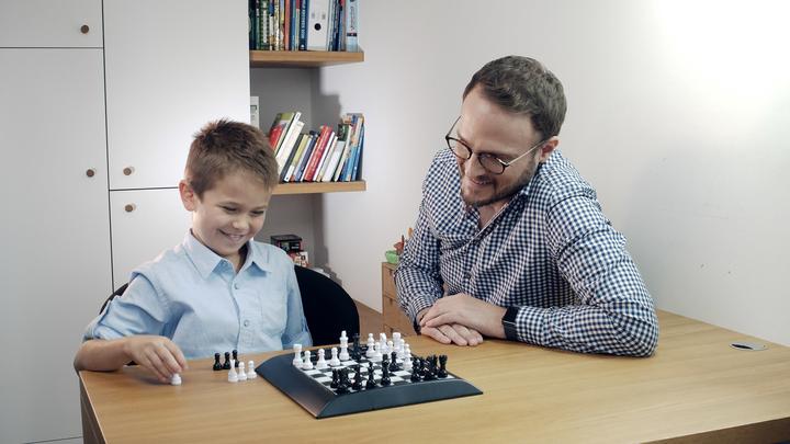 Produktbild Millennium Chess Genius Schachcomputer