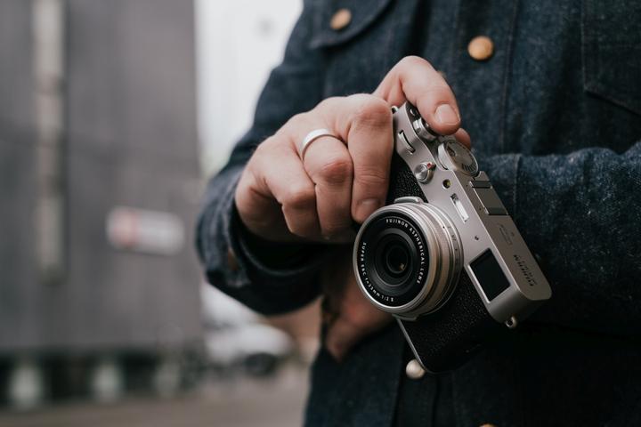 Actual product image Fujifilm X100V (23 mm, 26.10 Mpx, APS-C / DX)