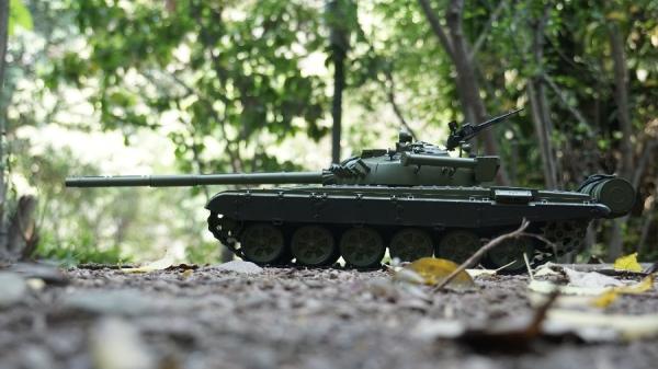 Actual product image Es-toys Heng Long RC Tank Russian T-72 (RTR Ready-to-Run)
