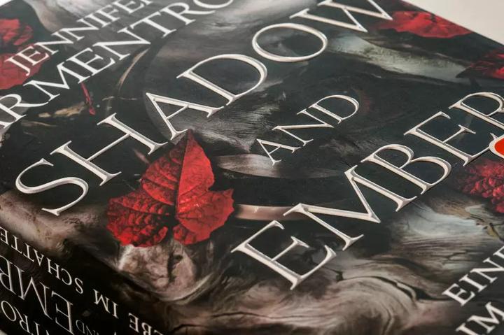 Produktbild Shadow and Ember – Eine Liebe im Schatten (Deutsch, Jennifer L. Armentrout, 2022)
