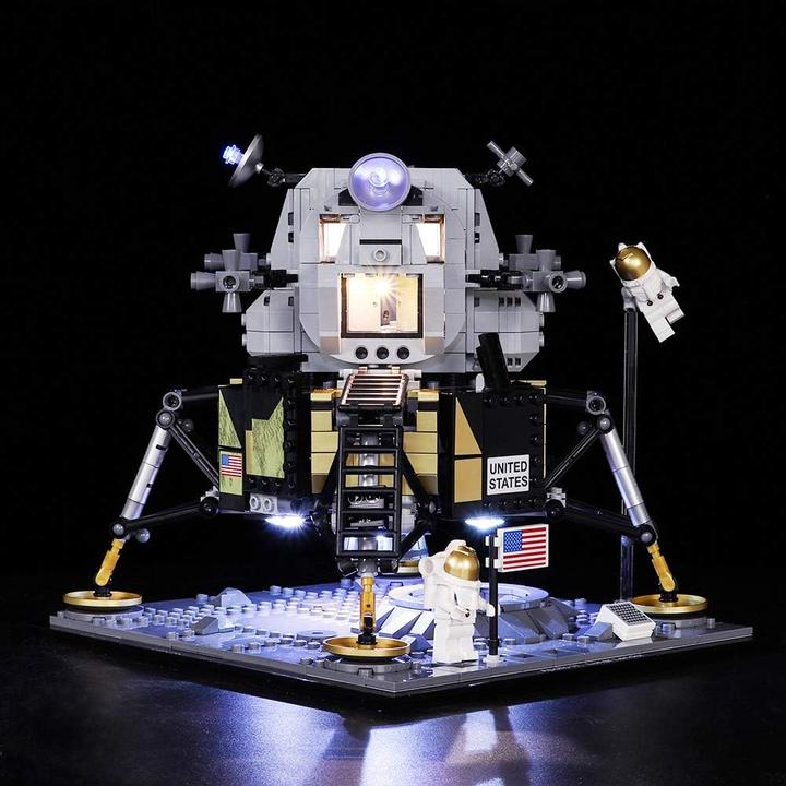 Produktbild BrickBling LED Licht Set für LEGO NASA: Apollo 11 Mondlandefähre (10266) inkl. Fernbedienung