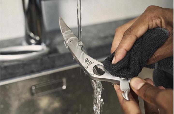 Actual product image Zwilling Poultry shears with digging nail (Promo 2019)