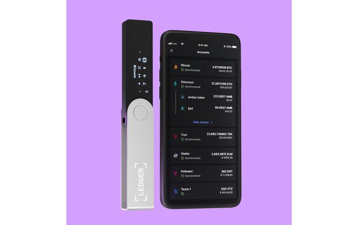 Immagine prodotto Ledger Nano X - Nero onice (Litecoin, Zcash, Dash, Bitcoin, Vertcoin, Neo, Ether, Ubiq, Ethereum Classic, Bitcoin Cash, Stellar, Komodo)