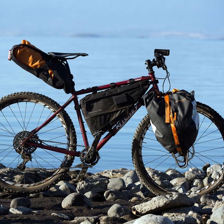 Actual product image Blackburn Outpost (5.80 l, Frame bag)