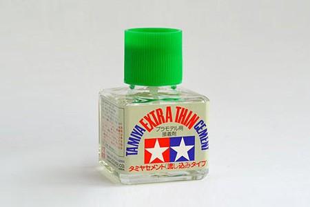 Tamiya Plastikkleber (100 g, 40 ml)