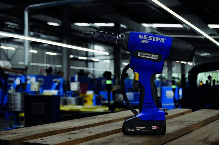 Actual product image Gesipa FIREBIRD PRO S GoldEdition including 1 x battery and charger in L-Boxx