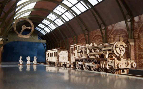 Actual product image Ugears Harry Potter Hogwarts-Express