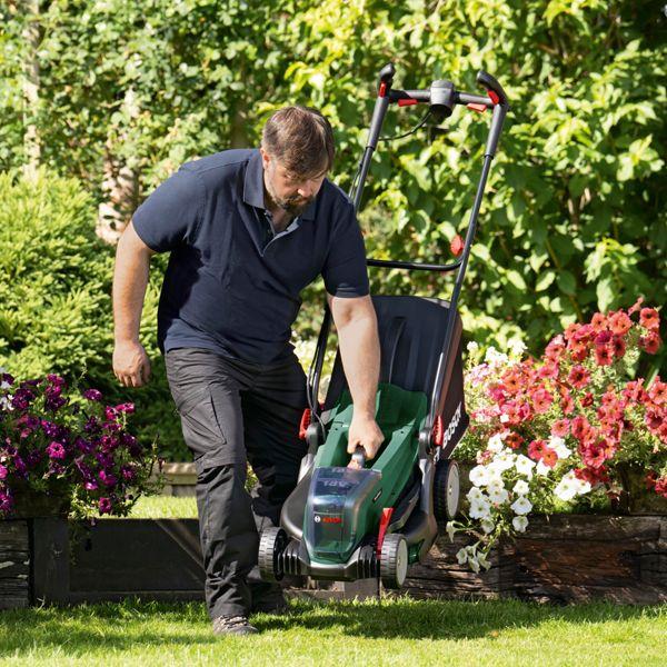 Productafbeelding Bosch Home & Garden UniversalRotak (Oplaadbare batterij)