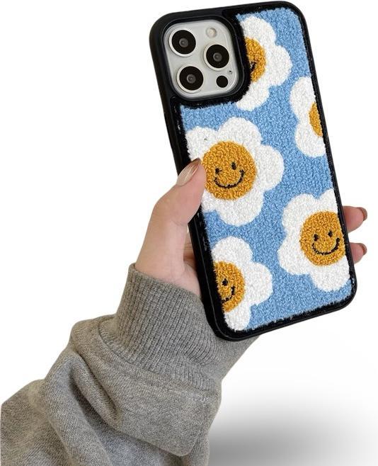 Produktbild RPD iPhone 16 - Flower Smiles Knit Case - Blau mit Stickerei (Apple iPhone 16)