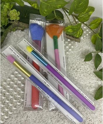 Actual product image Catrice Who I Am Blush Brush