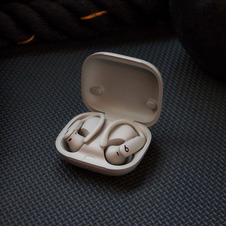Actual product image Beats Powerbeats Pro 2 (ANC, 10 h, Wireless)