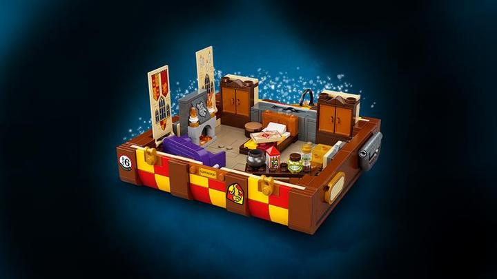 Actual product image LEGO Hogwarts magic suitcase (76399, LEGO Harry Potter)