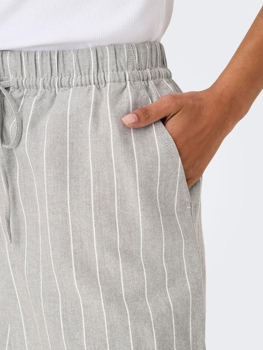 Actual product image JdY Locker geschnitten Mittlere Taille Shorts Shorts (XL)