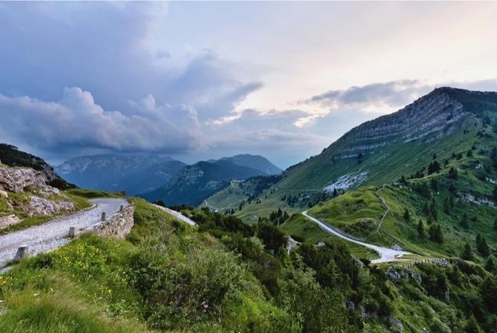 Immagine prodotto Alte Wege in den Alpen (Tedesco, Eugen E. Hüsler, 2021)