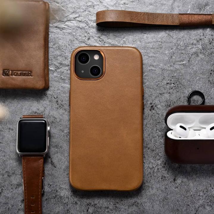 Produktbild iCarer Leather Oil Wax Case Covered in Genuine Leather for iPhone 13 Black (Compatible with MagSafe) (Apple iPhone 13)