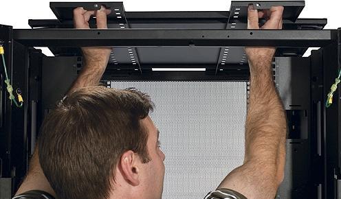 Produktbild APC Netzwerkschrank NetShelter SX AR3150 42HE / Schwarz (42 HE, 19 Zoll Rack)