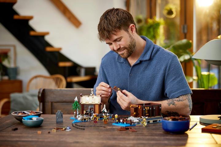 Immagine prodotto LEGO Idee Villaggio Vichingo (21343, LEGO Ideas, Set LEGO rari)
