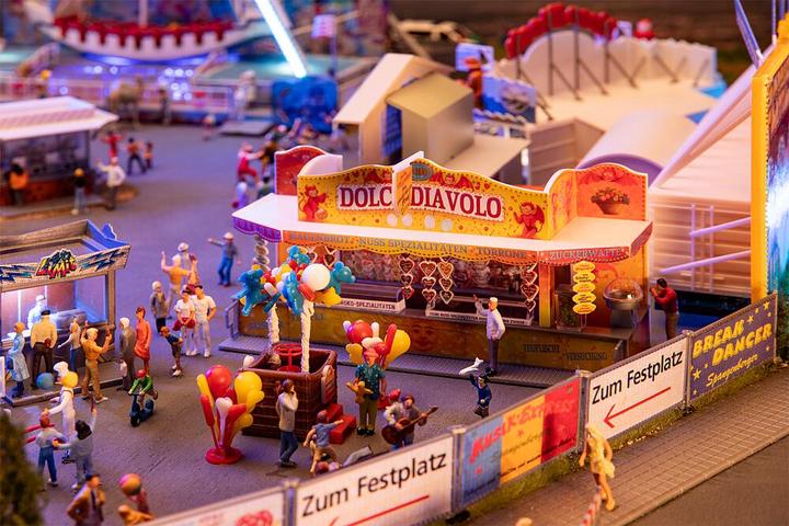 Produktbild Faller Süssigkeitenbude und Ballonkünstler