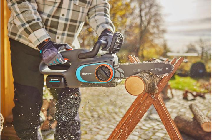 Image du produit Gardena Tronçonneuse à chaîne sans fil PowerSaw 250/18V P4A Ready-T-U Set (Tronçonneuse à batterie)