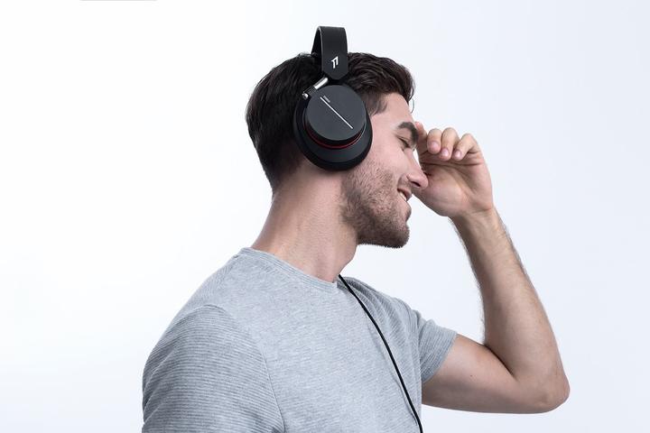 Actual product image 1More Spearhead VR (Cable)