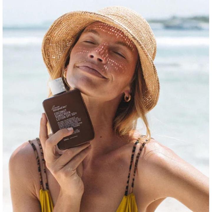 Produktbild We Are Feel Good We Are Coconut Sunscreen Lotion SPF50 (Sonnenlotion, SPF 50, 200 ml)