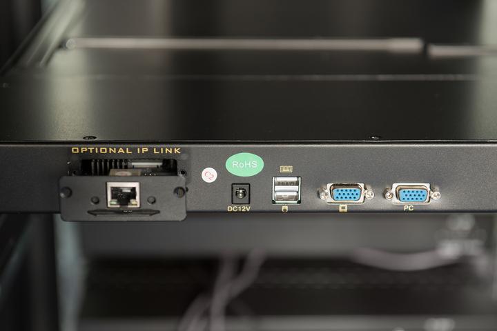 Produktbild Digitus Modulare Konsole mit 19" TFT (48,3cm), 1-Port KVM & Touchpad, schweizer Tastatur