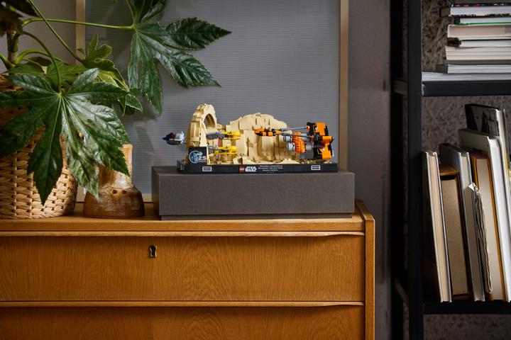Image du produit LEGO Course de podium à Mos Espa - Diorama (75380, LEGO Star Wars)