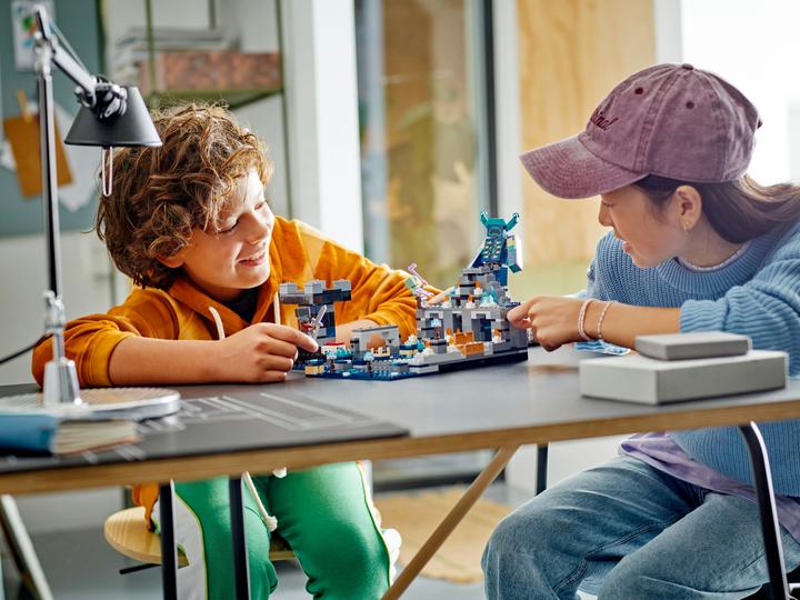 Image du produit LEGO Minecraft - Le duel dans les ténèbres (21246, LEGO Minecraft)