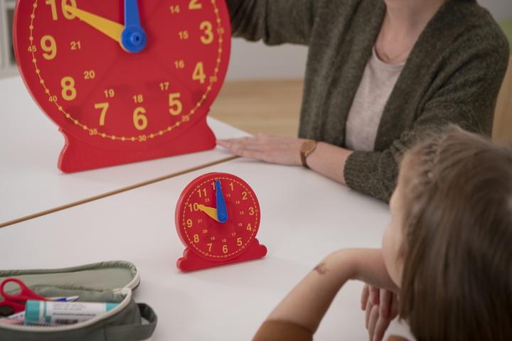 Produktbild Betzold Schüler-Uhr Klassensatz mit 1 Lehreruhr und 25 Schüleruhren (Deutsch)