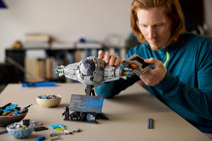 Produktbild LEGO TIE-Abfangjäger (75382, LEGO Star Wars)